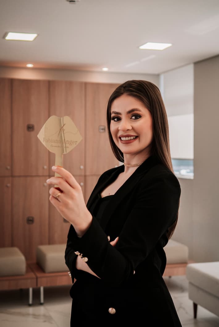 Fabiana Anger Souza em ambiente profissional